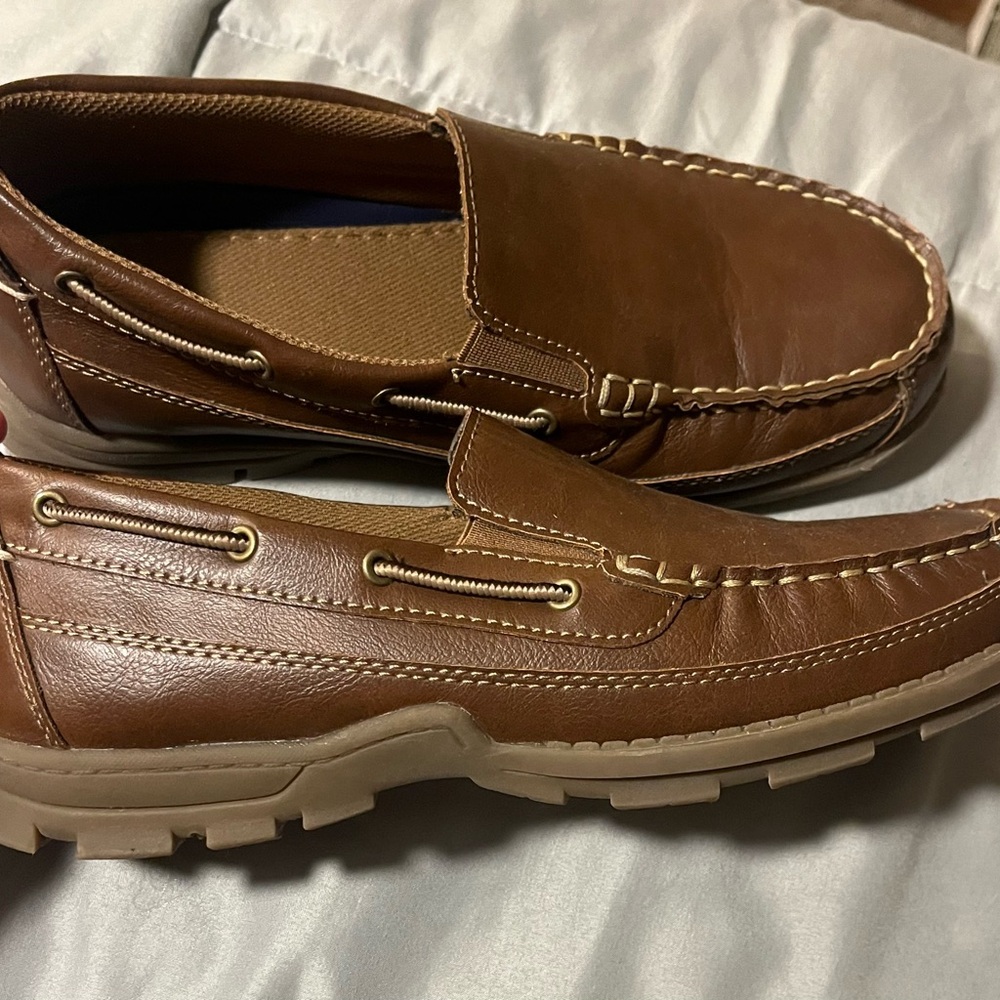 Boys size 5.5 Brown Leather Loafers